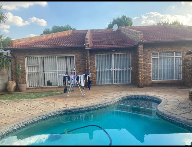 5 BEDROOM HOUSE FOR SALE IN NEW STATE AREA